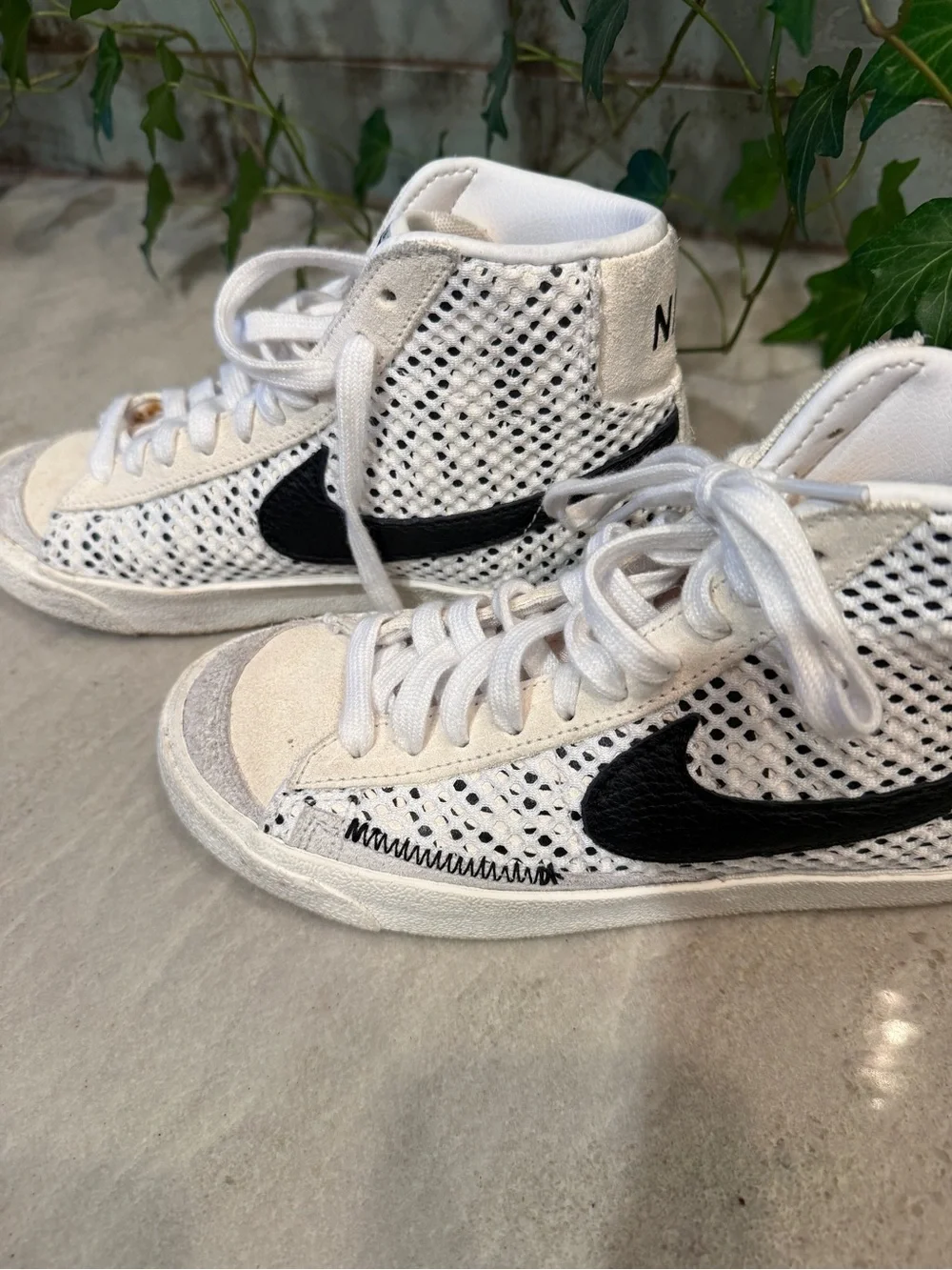Nike Blazer Mid 77 SE Alter Reveal White Black Sneakers DO7131-100 Size 4.5Y/W6